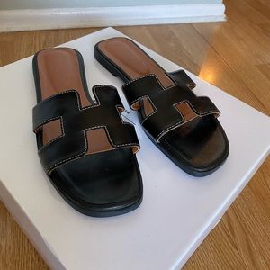 Xinshuyu black sandals size 39/9